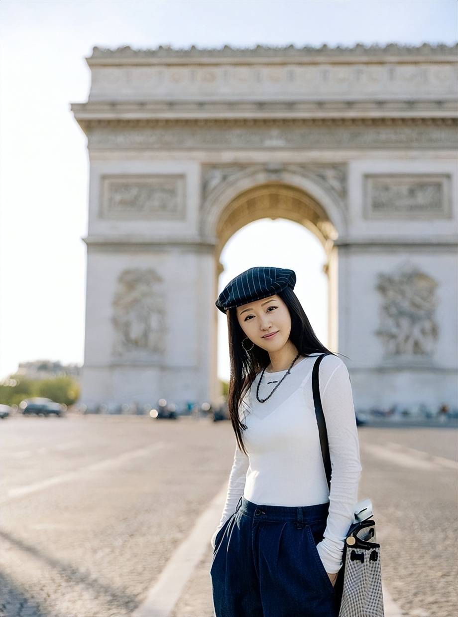 看得出来,杨钰莹此次是把旅游主线放在了西欧地区了,看得出来她对于