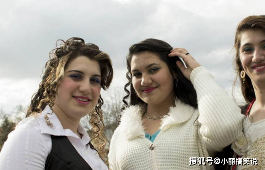 保加利亚奇葩的新娘集市 上演现实版爱情买卖_市场_美女_社会