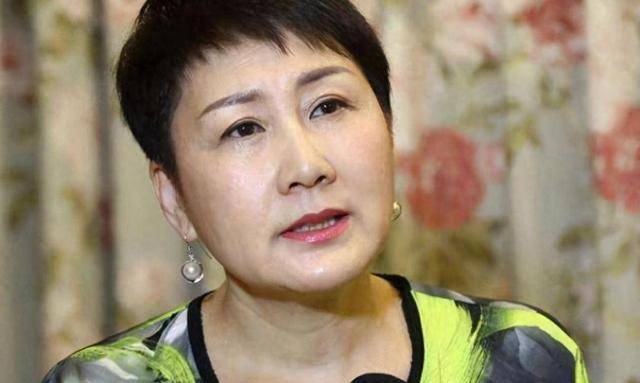 张凯丽太霸道,让女儿跟着自己姓?了解真相后大家都哄堂大笑_张桂英_因