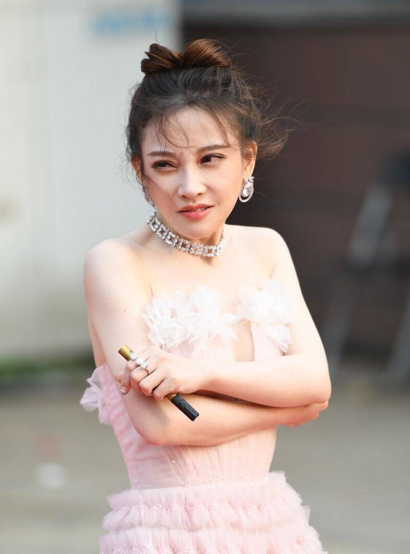 那个节目上摸冯提莫大腿20多次的男星,如今混得如何_嘉宾_马松_行为