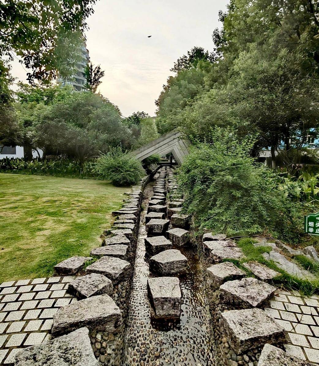 丽水丽阳门公园标志性建筑令人赞不绝口