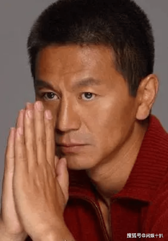 61岁吴若甫现状:仍热爱话剧,女儿才上初中,小22岁妻子风韵犹存_表演