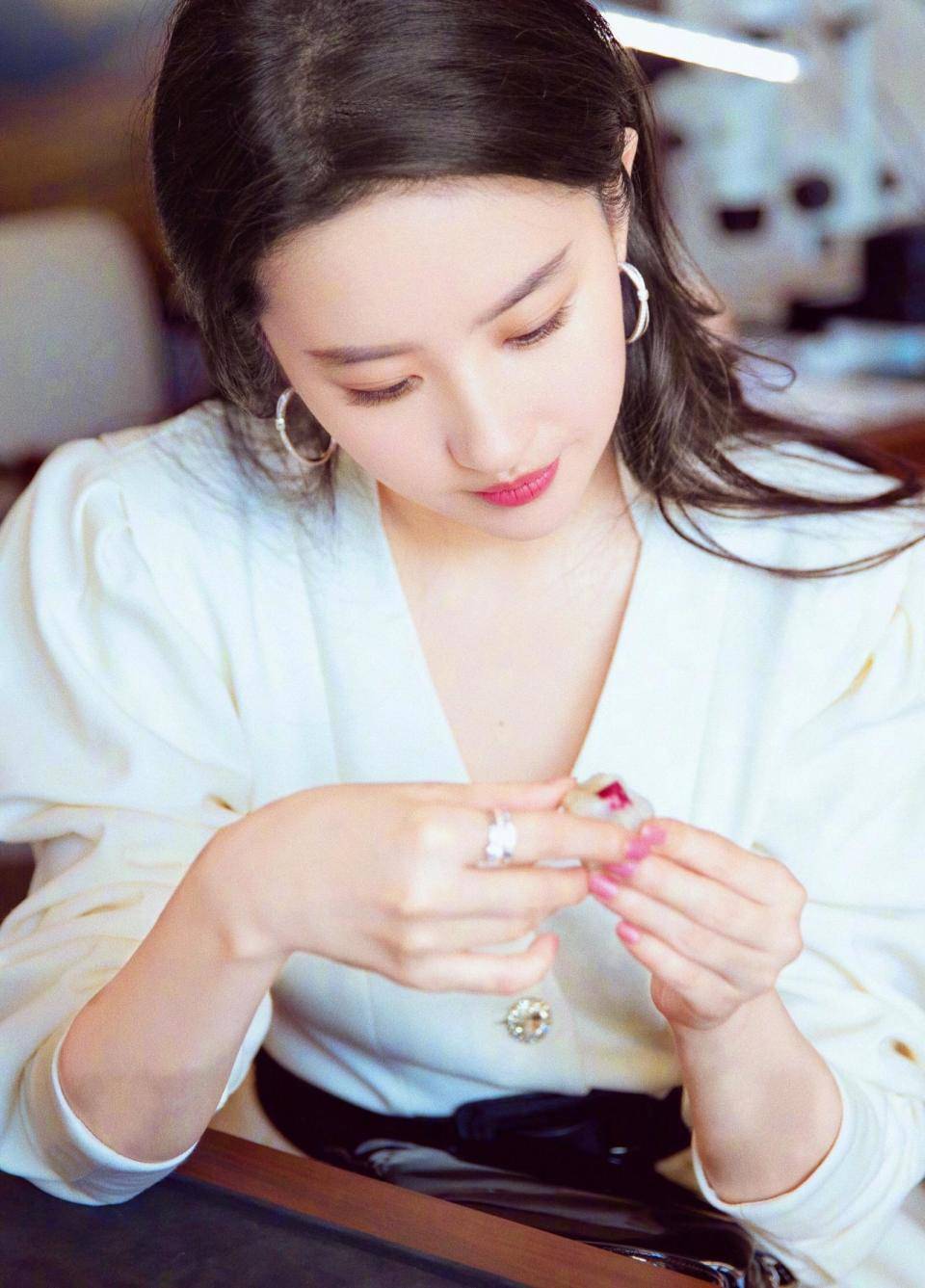 刘亦菲彭冠英吻戏亲出声音,这部剧高颜值演员齐聚,想不爆都难_魅力