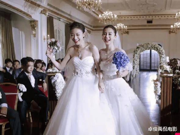 马丽和何静从小就认识.