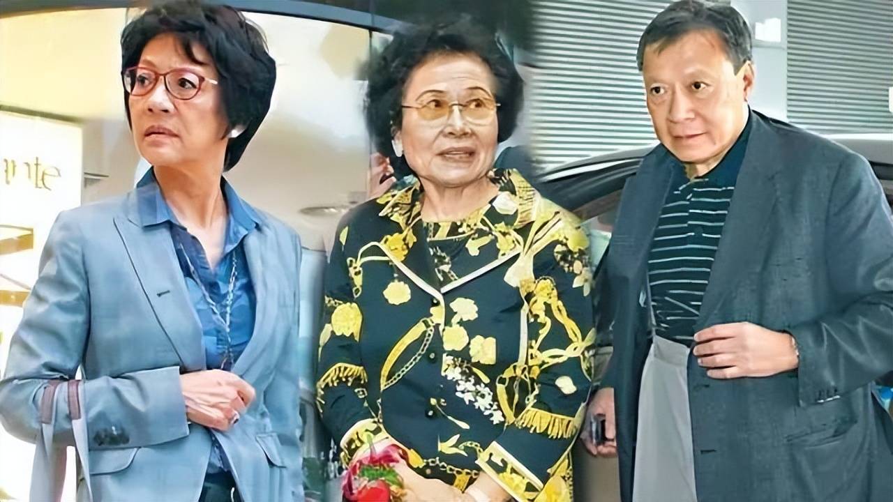 中间为邝肖卿,两边为唐锦馨与郭炳湘在老母亲的谆谆告诫下,郭炳湘