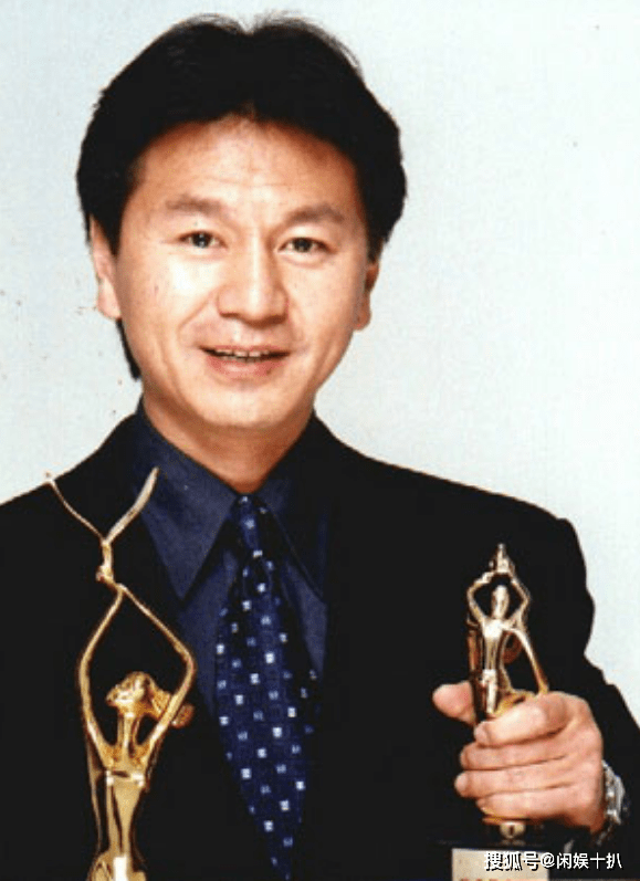 61岁吴若甫现状:仍热爱话剧,女儿才上初中,小22岁妻子风韵犹存_表演