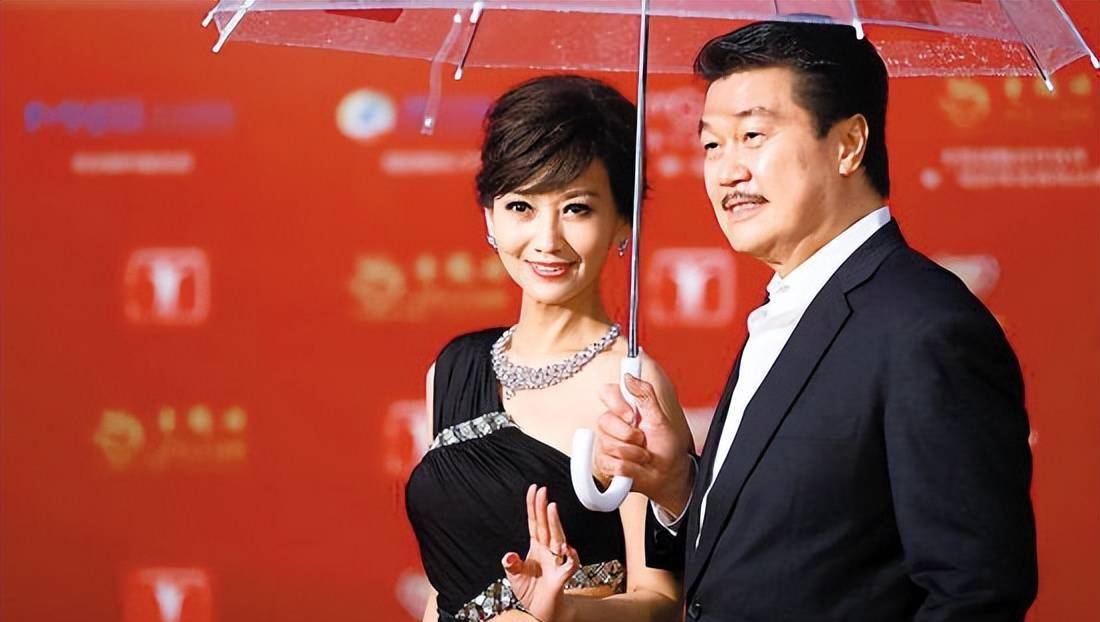 70岁赵雅芝肤白貌美不输流量小花!