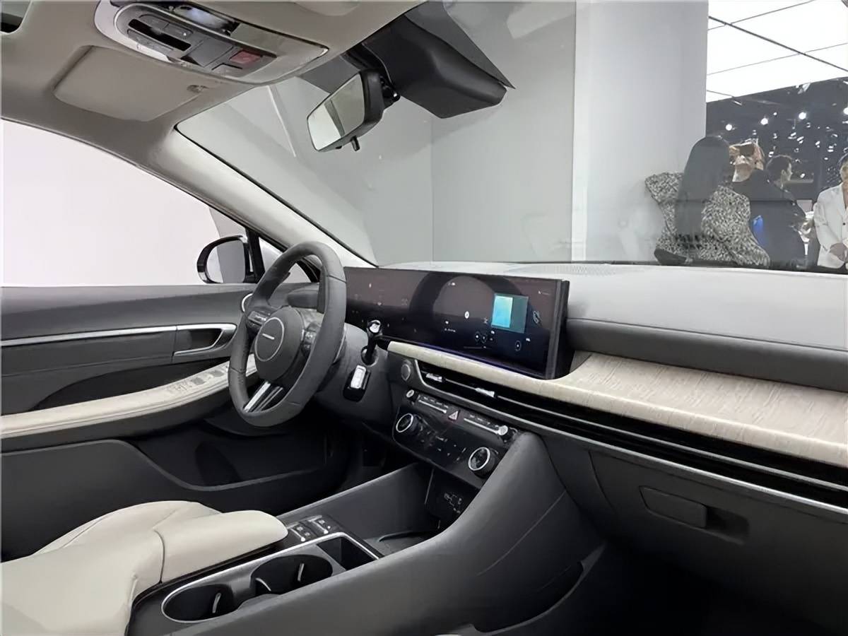 满足你对b型车的所有幻想 第十一代索纳塔就这么自信_搜狐汽车_搜狐网