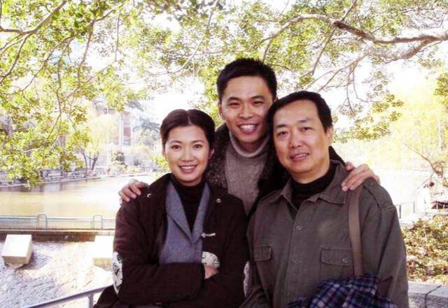 她的故事告诉我们,生活并不总是一帆风顺,但只要不断热爱和追求,就