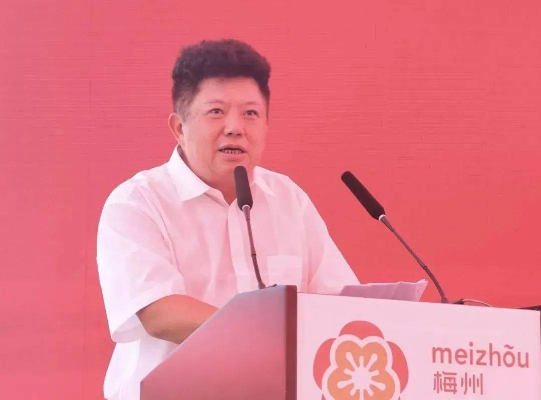 【热点】世界客商大会,邹锡昌会长接受专访,为梅州经济发展建言献策