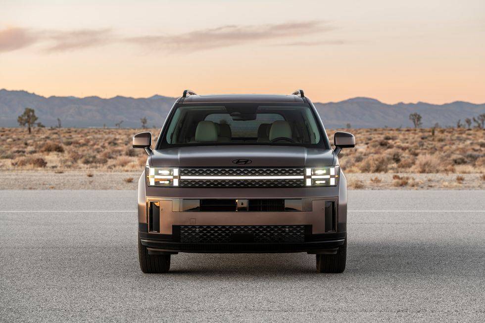 2024款现代圣达菲,前脸太有冲击力,内饰科技爆破,吊打汉兰达!