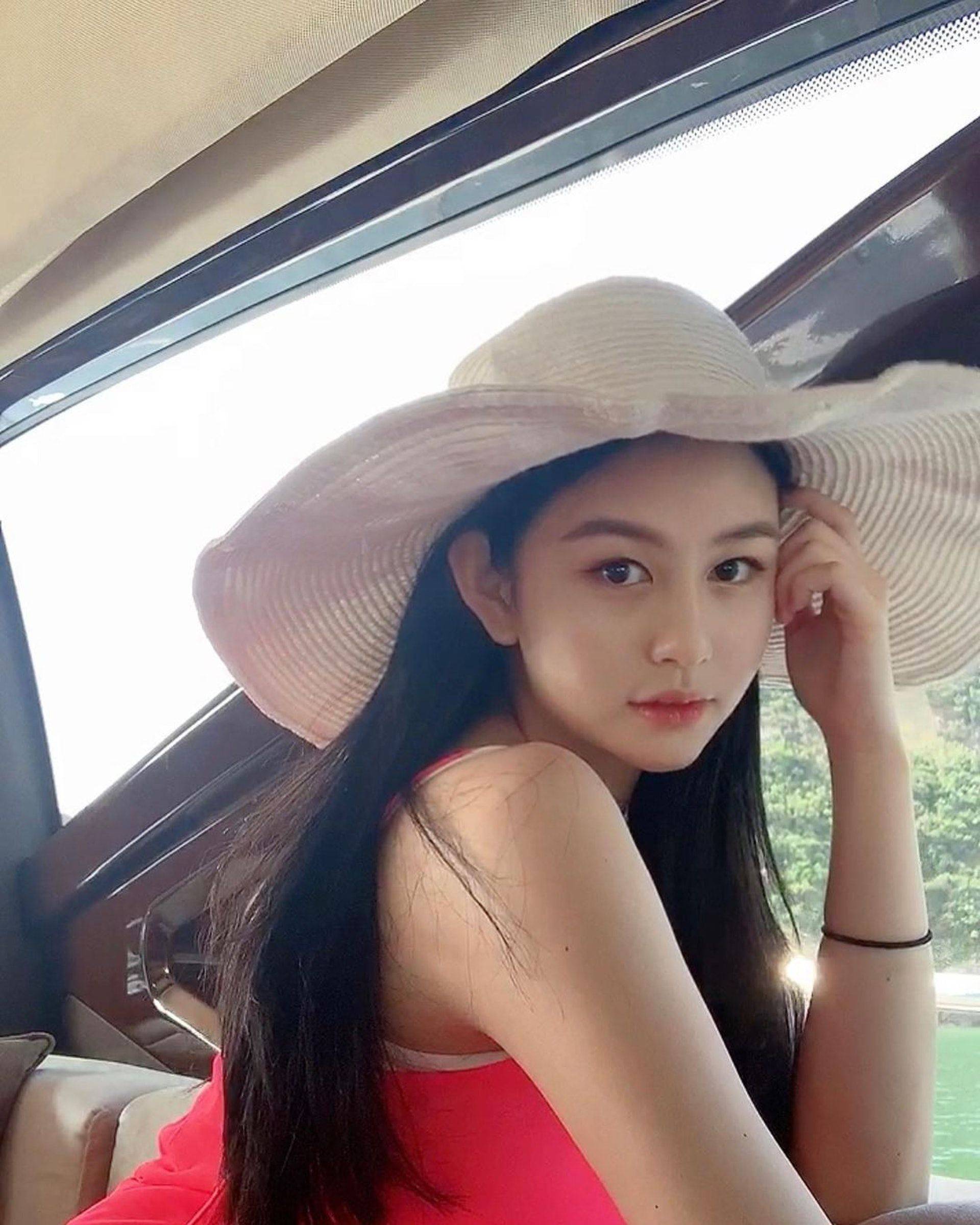 女儿狂追朴彩英合影曝心机致朴彩英变丑_沈月_工作_网友