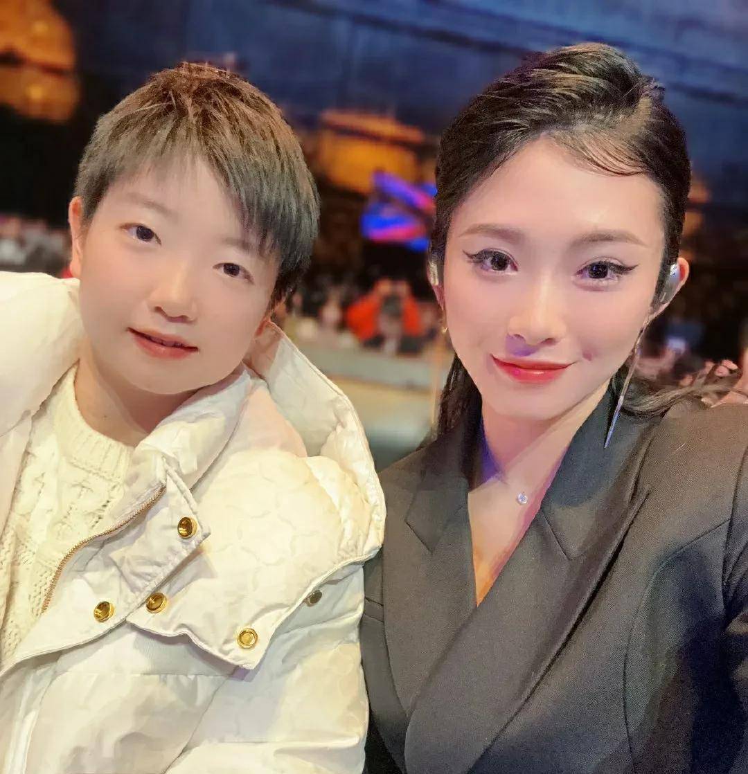 连吴艳妮都想结交莎莎,节俭到裤子只有1290元_打乒乓球_国乒_陪练