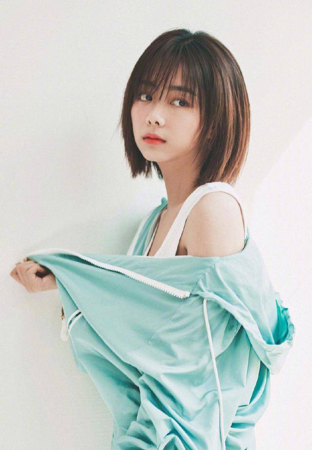 谭松韵真会穿搭!