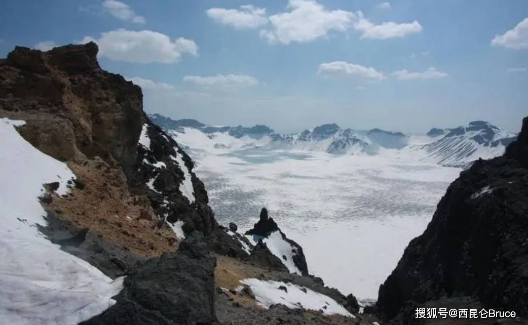 网传长白山天池冒白烟,水面像煮沸一般,真相如何呢_湖面_现象_游客
