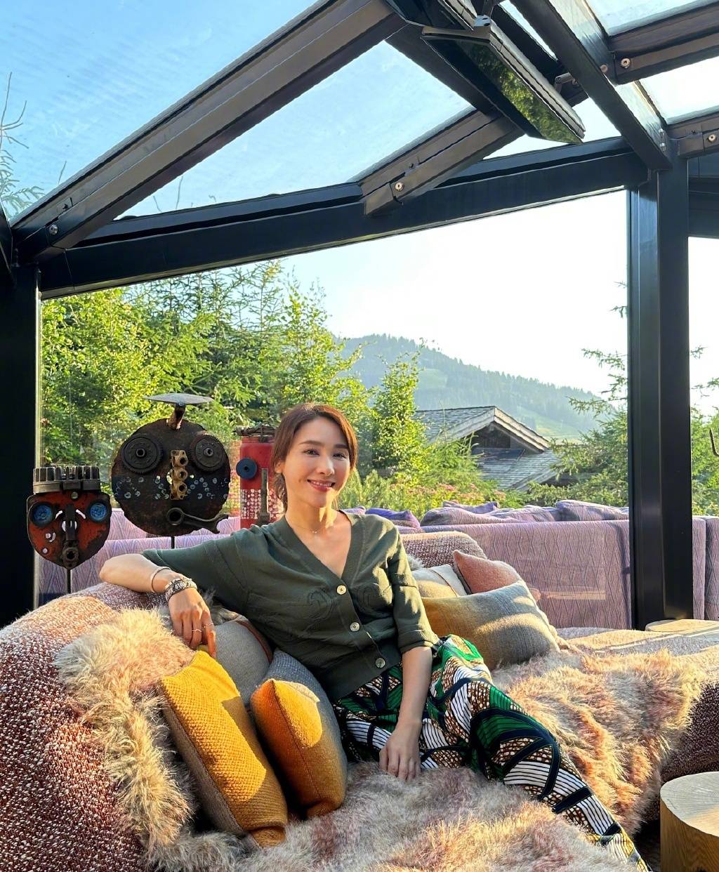 52岁黎姿去大山野岭体验大自然生活,通过狗狗找黑松露,呼吁珍惜地球上