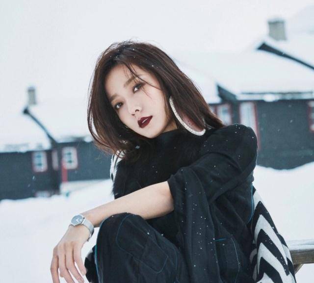 35岁王珞丹只是换款波波头,显小10岁秒变18岁少女,看完好想剪_照片