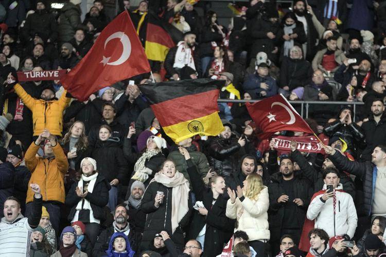 德意志正在变成土耳其德国国脚在柏林踢土耳其感觉像是客场