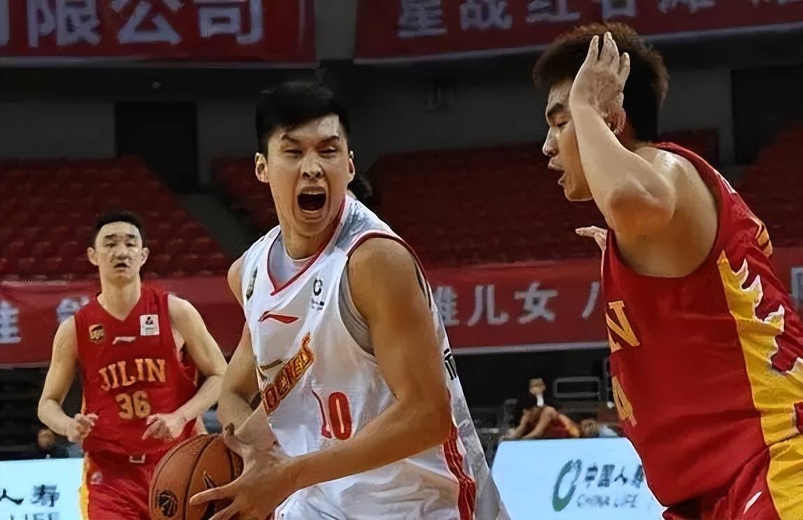 张祖铭曾经在cba球队青岛男篮和八一男篮效力过多年.