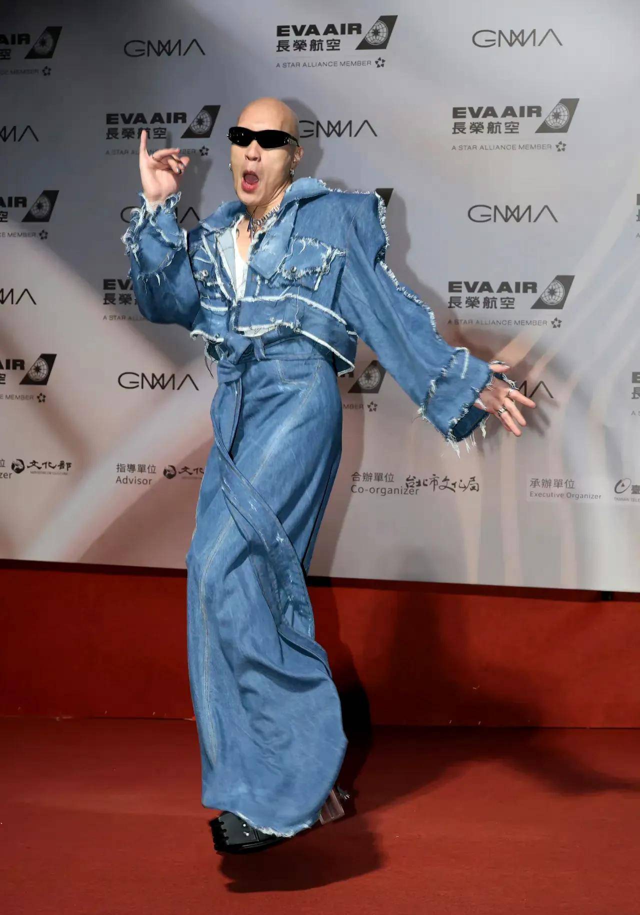 金曲奖红毯亮点有徐佳莹的鞋子,艾怡良的嘴唇,戴佩妮成的最大亮点