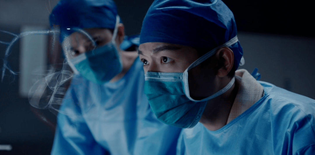 集,收视爆了,观众:终于有让我熬夜狂追的国产医疗剧了_陈辉_医生_手术