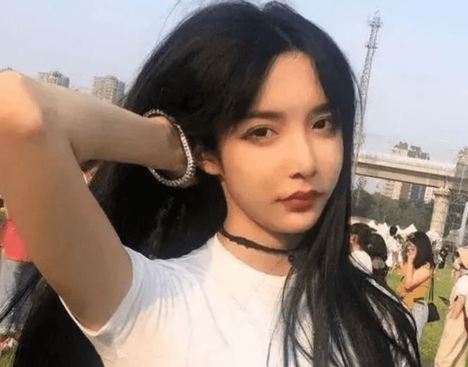 网红艾比谈"变性"后遗症,每天染红马桶,不敢就医_认同_个体_性别