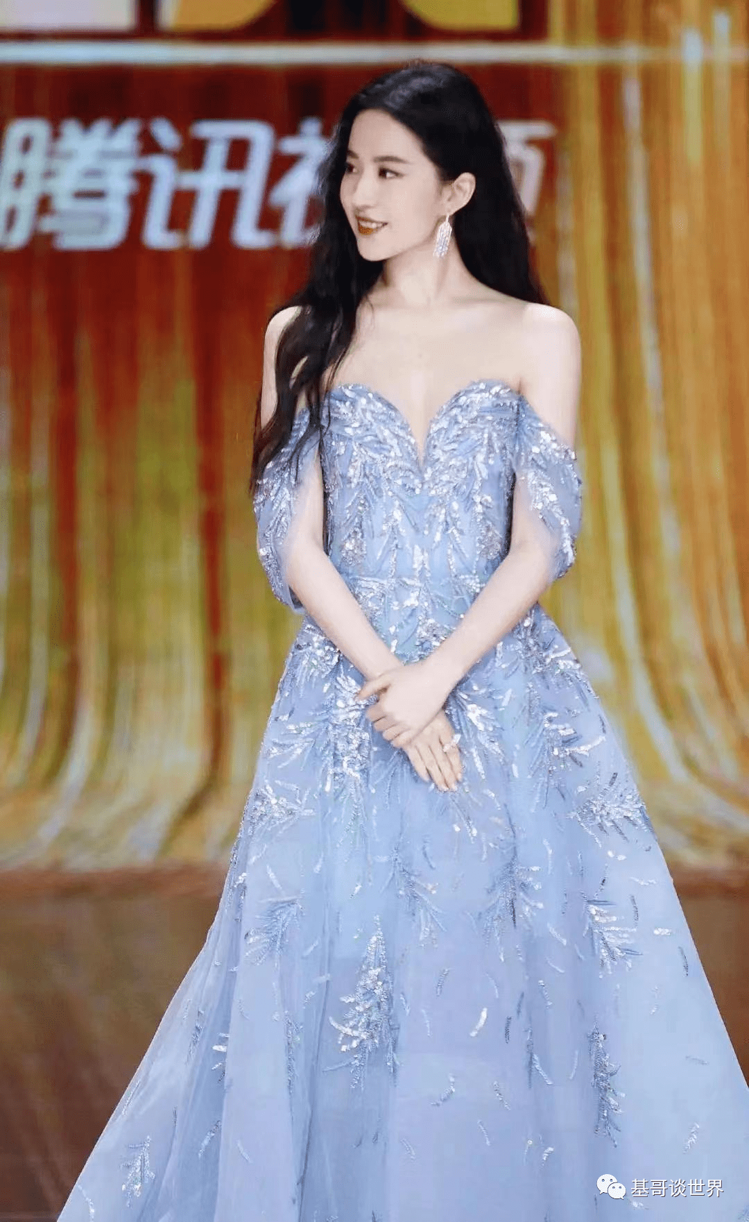 刘亦菲穿露背"肚裙",时尚又清纯,仙女的天花板!_赵灵儿_作品_小龙女