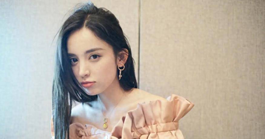 都说新疆出美女,迪丽热巴和古力娜扎的出现证实了这一点.