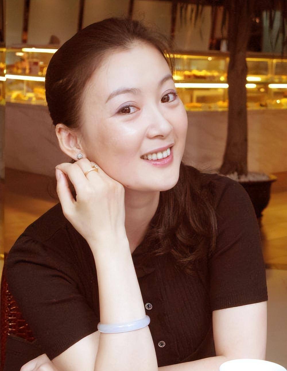 15岁成名的池华琼:爱情有洁癖,48岁仍未婚单身_新疆_母亲_角色