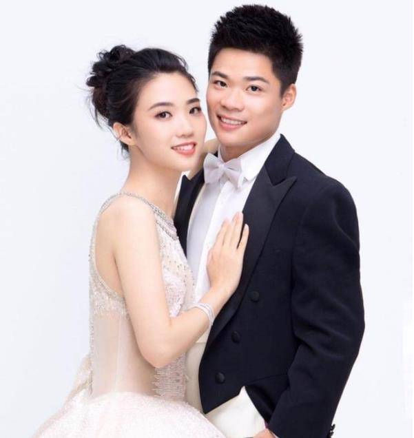 2016年3月10日,苏炳添和女友林艳芳结束了12年的长跑恋爱,苏炳添在