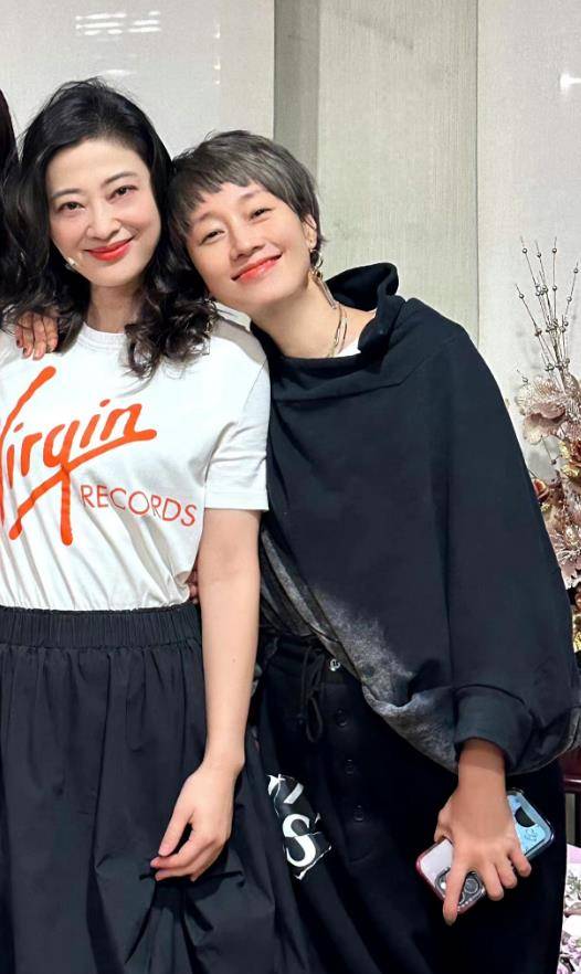 梅婷高调晒闺蜜合影!