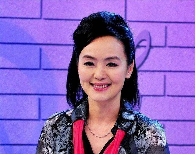 为丈夫高龄铲子的央视主持人孙小梅,如今过得怎样了_广播_小提琴_大学