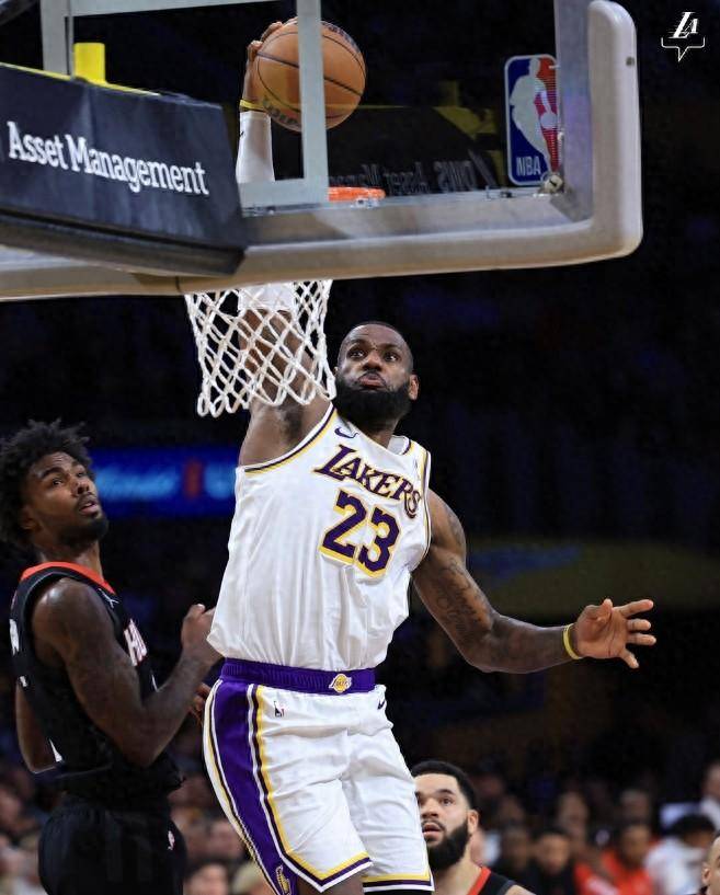 詹眉险胜火箭,申京成遮羞布,留给格林时间不多了_申京而_湖人_詹姆斯