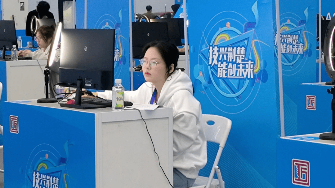 金牌熠熠 | 王子奕:技能大赛点燃技能成才的梦想_比赛_直播间_指导