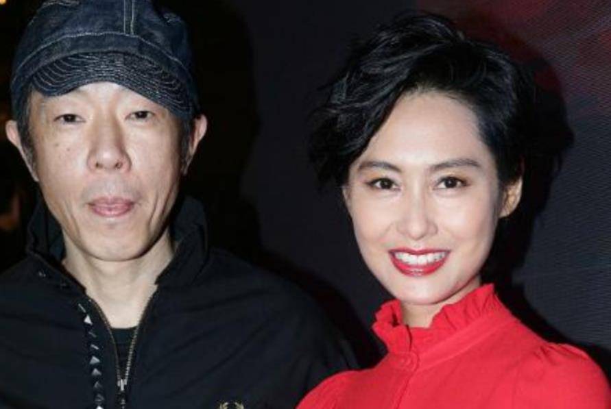 朱茵第一次谈初恋,回忆起他们约会的细节,现在她清楚地记得_黄贯中