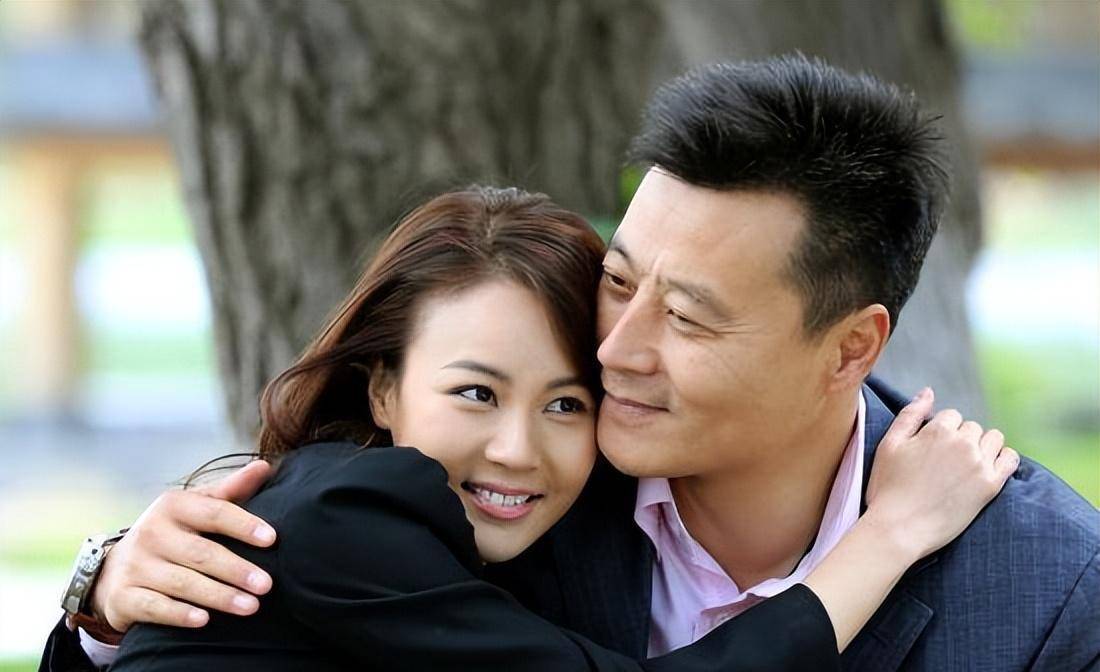 26年无绯闻,成名后记妻恩情给全部财产_任程伟_黄磊_工作