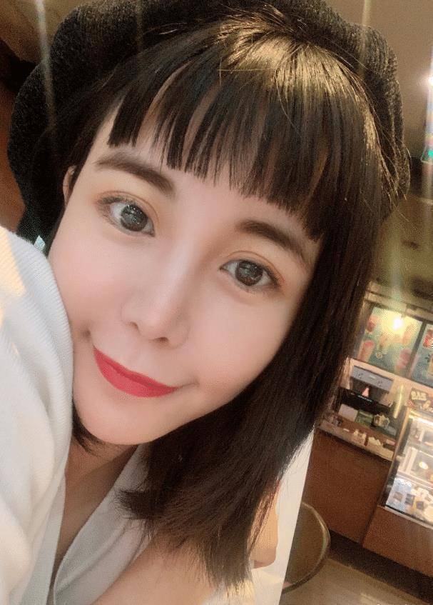 马诺近照公开,十年过去变得认不出_形象_服装_黑色