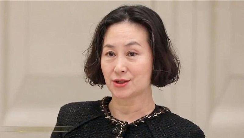 何超琼出现在名牌大学!