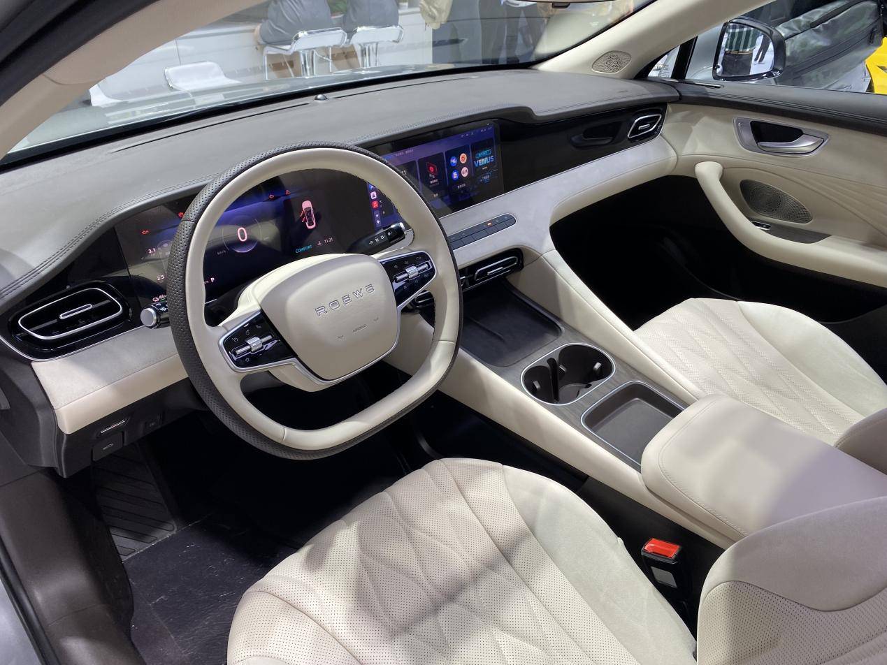 广州车展实拍荣威d7 dmh,12.18万元起售,比秦更高级