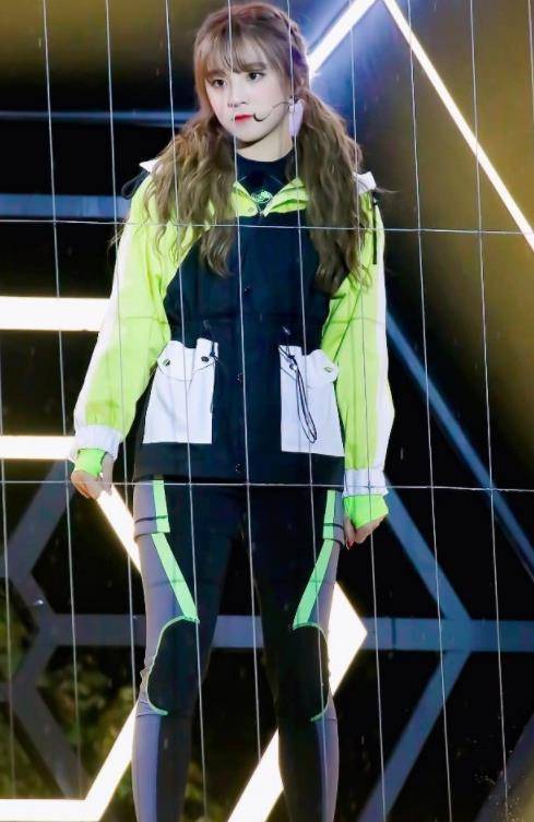 宋雨琦的腿有多粗?把别人穿的运动裤都穿成了时尚裤,我太难了!