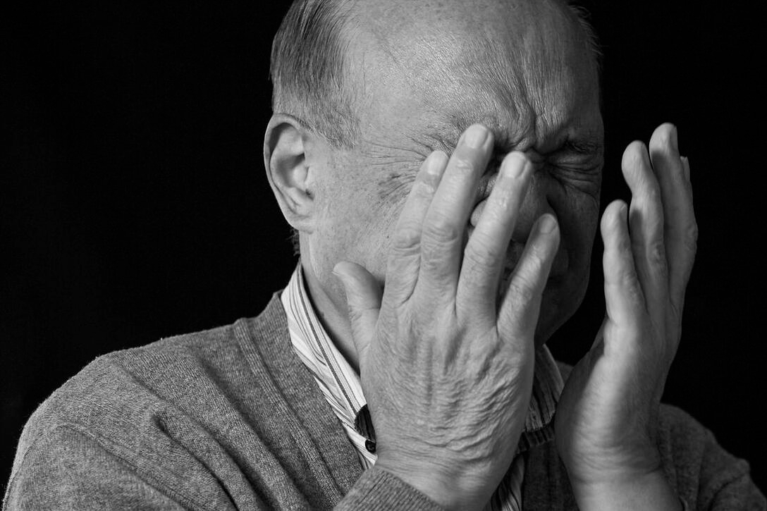 她的话让李石十分吃惊,他看着女儿决然的眼神,心中充满了悲伤和无奈.