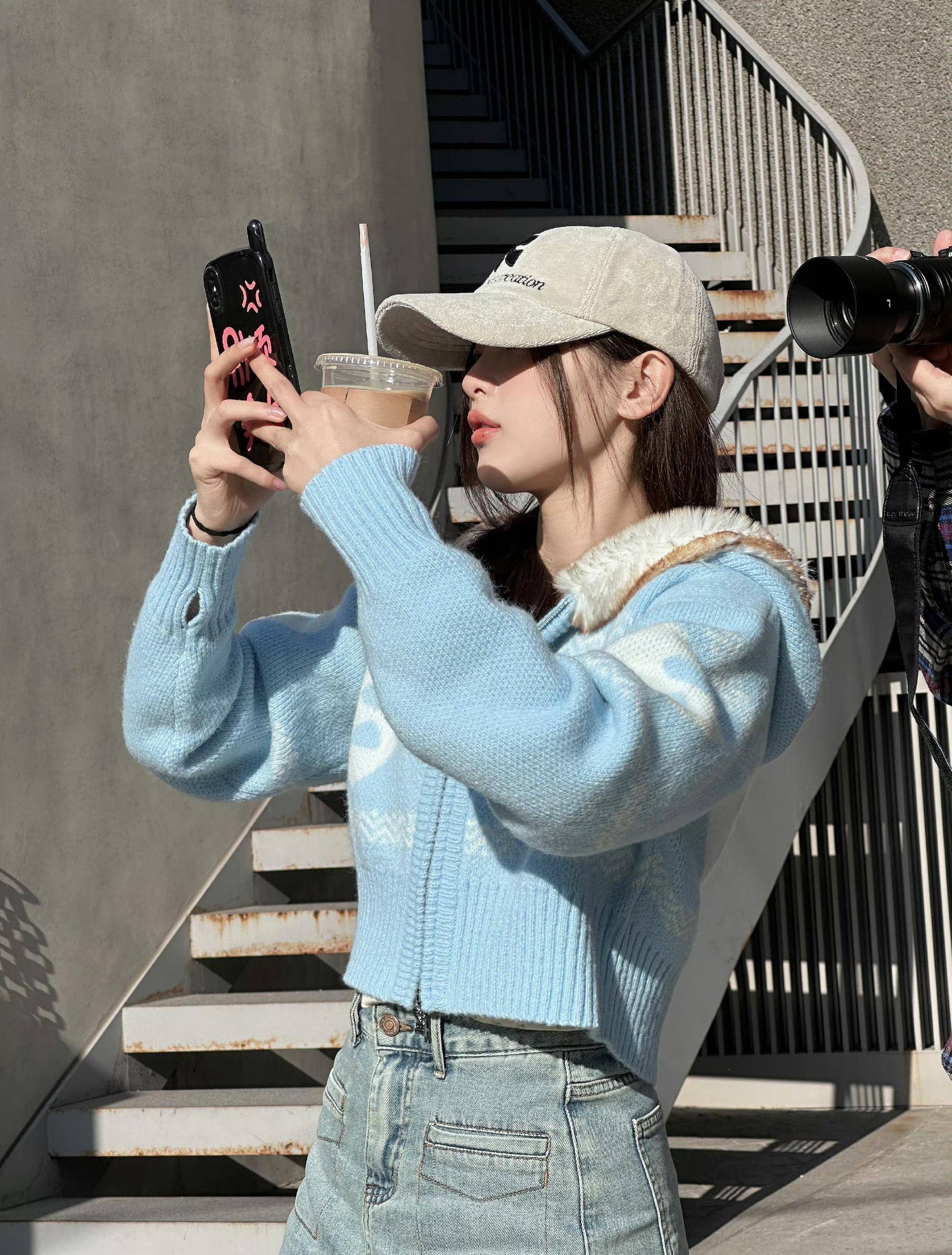 跟着杨超越学习冬天如何穿搭,既时尚又减龄,甜美女生必备