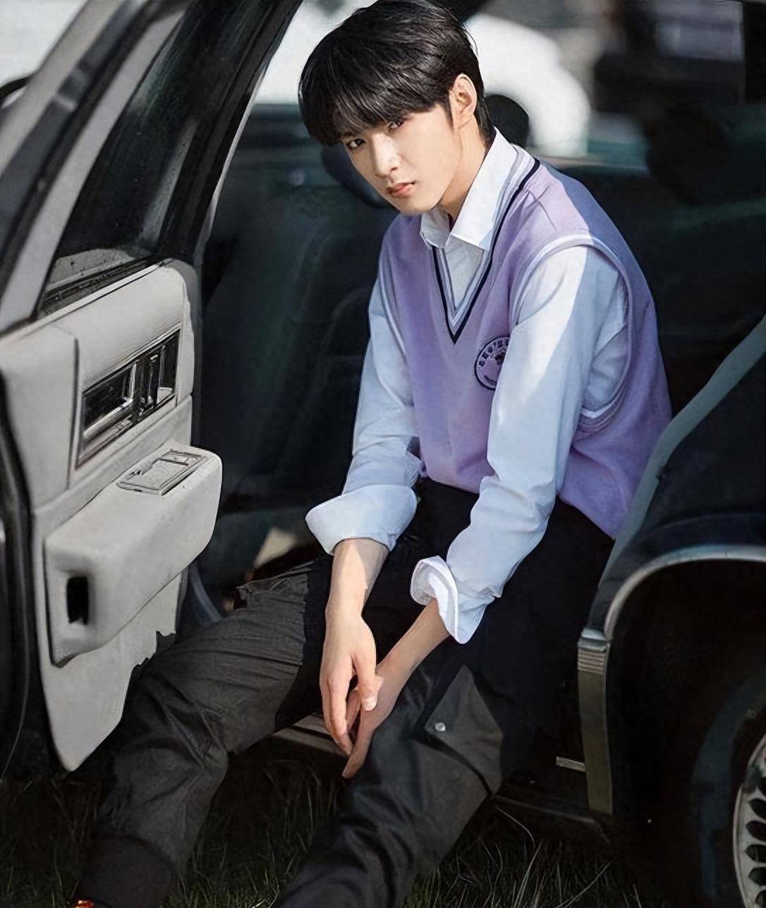 "哥哥紫",男生们的紫色穿搭,白敬亭都给你们示范好了!_衬衫_颜色_毛衣