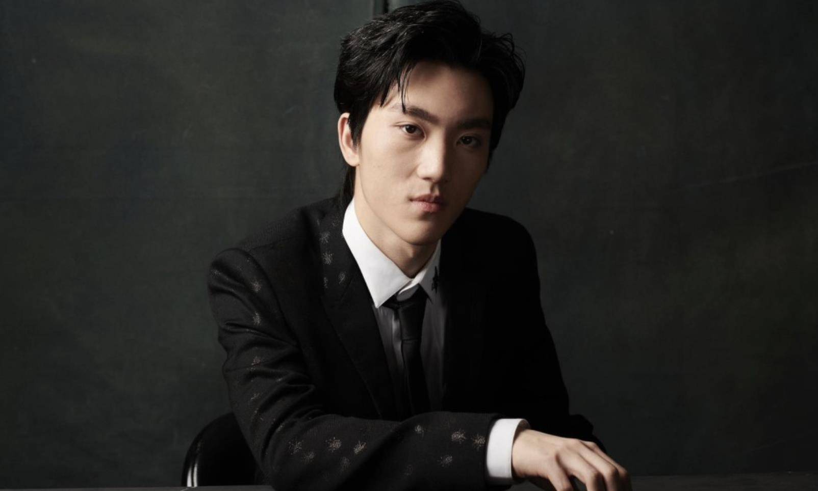 的另一大亮点是,除了四位中国女士之外,嘉宾中还有张艺谋的儿子张一男