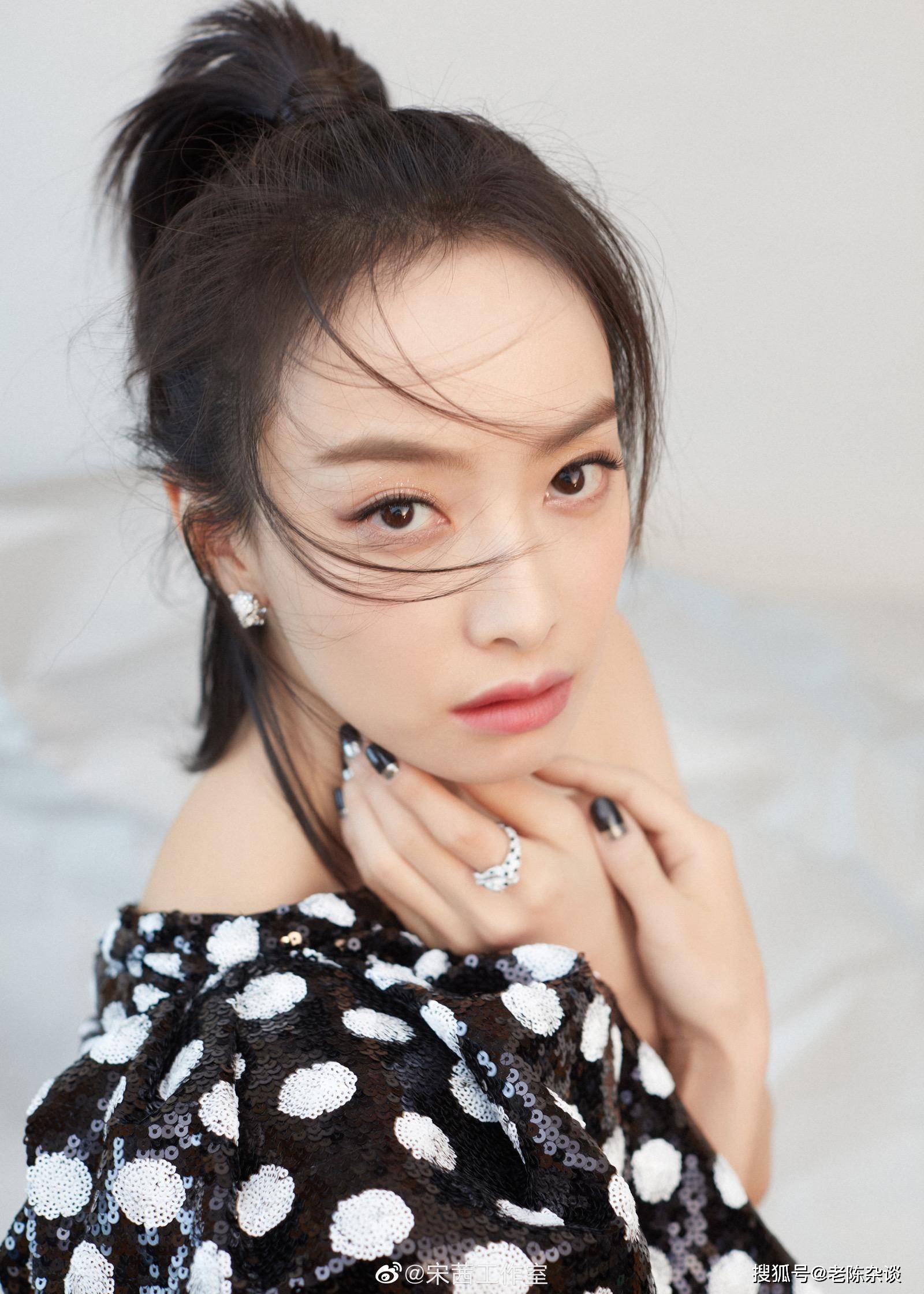 在影视作品方面,宋茜的演技备受赞誉.