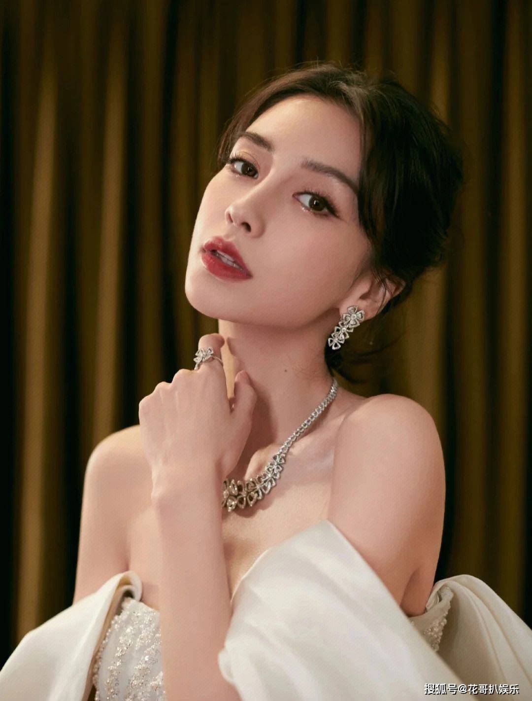 杨颖参加疯马秀背后的真相,资本打着自由的旗号,意图开历史倒车