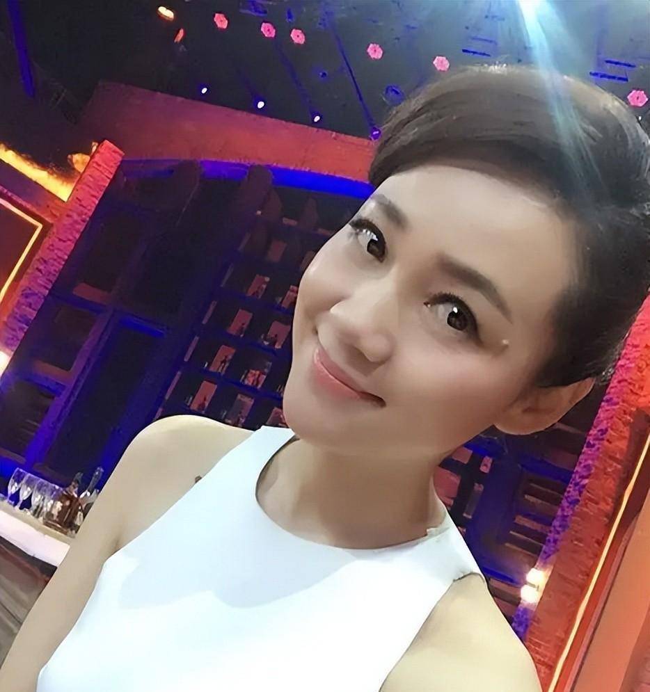 嫁给神秘老公生下三个孩子,50岁宛如少女_周群_节目_比赛