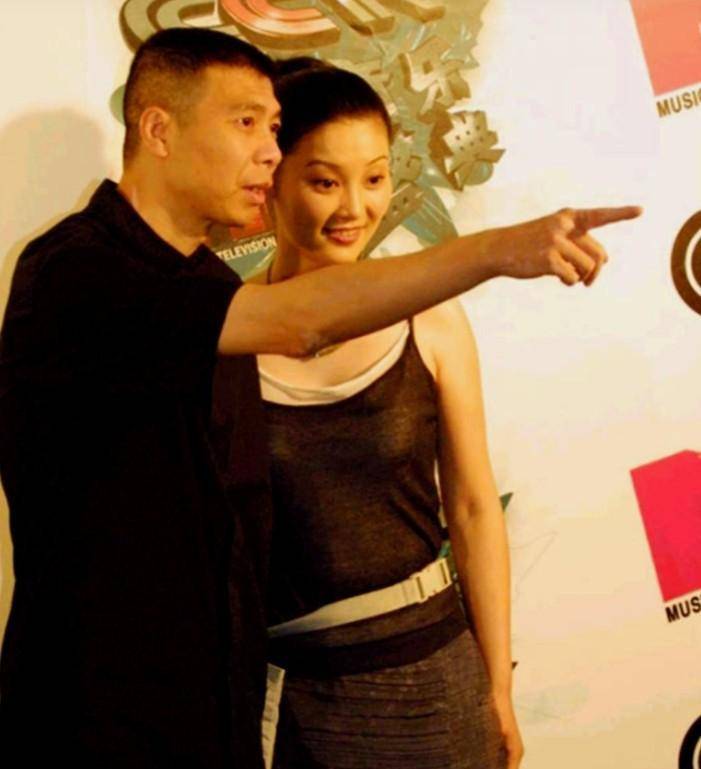 冯小刚的"风流韵事",无数女星主动投怀送抱:冯裤子的爱情故事_张娣