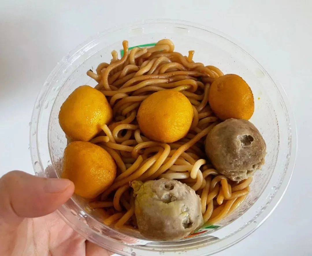 便利店里的包子:不红,难吃,还要抢_工作_早餐_味道