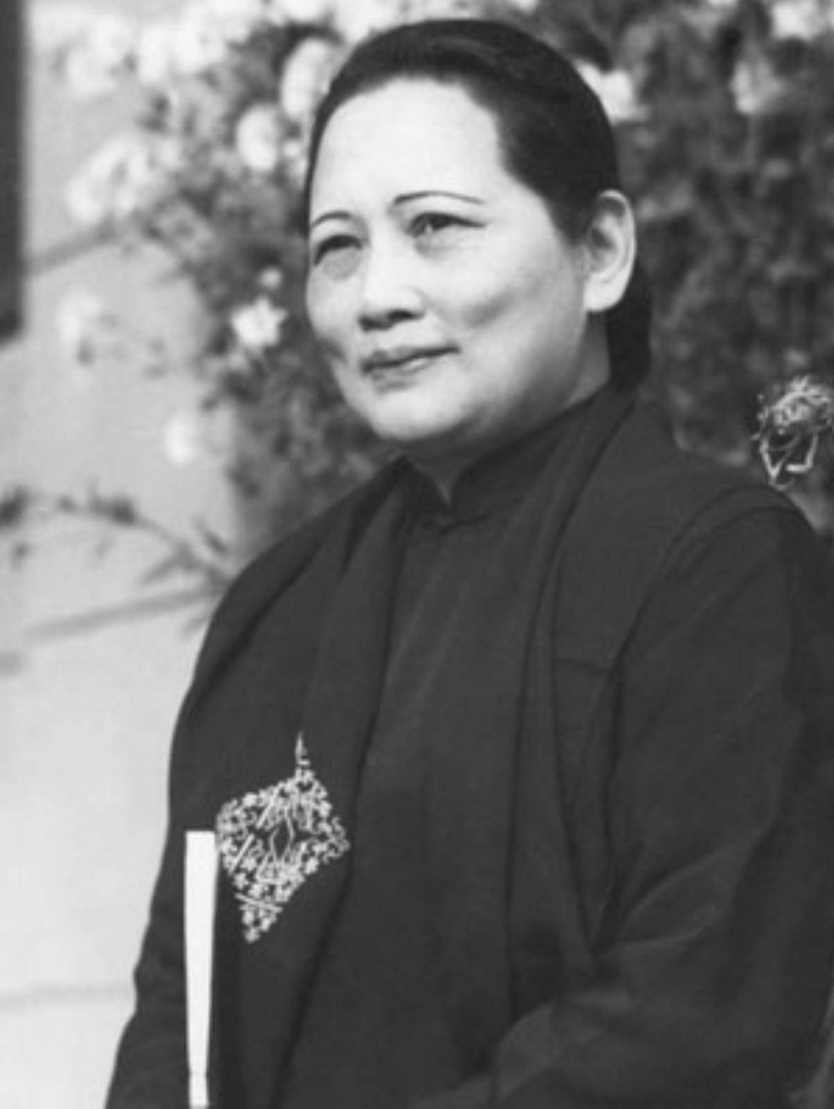 宋庆龄别硬演,董璇版太端着太出戏,有人像从照片中走出来一样